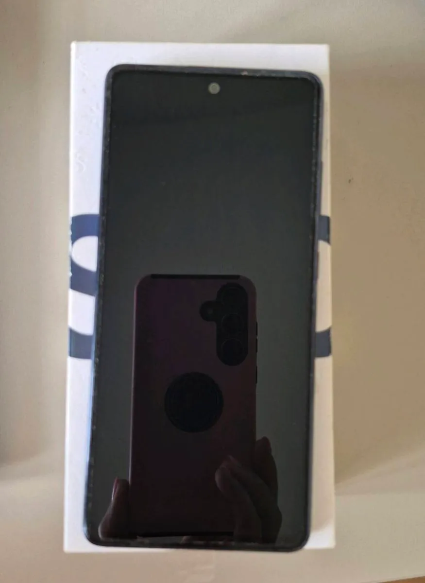 Samsung Galaxy S20 FE - Image 1