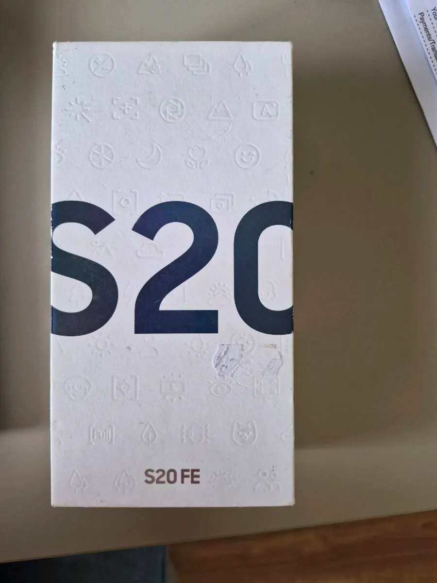 Samsung Galaxy S20 FE - Image 2
