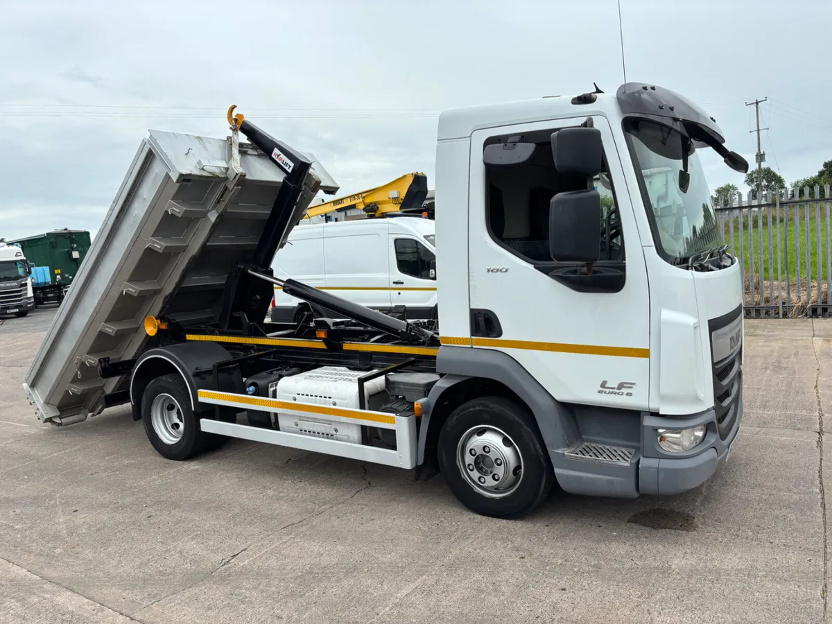 2016 DAF 7.5 ton Hook Loader Manual gear box - Image 3