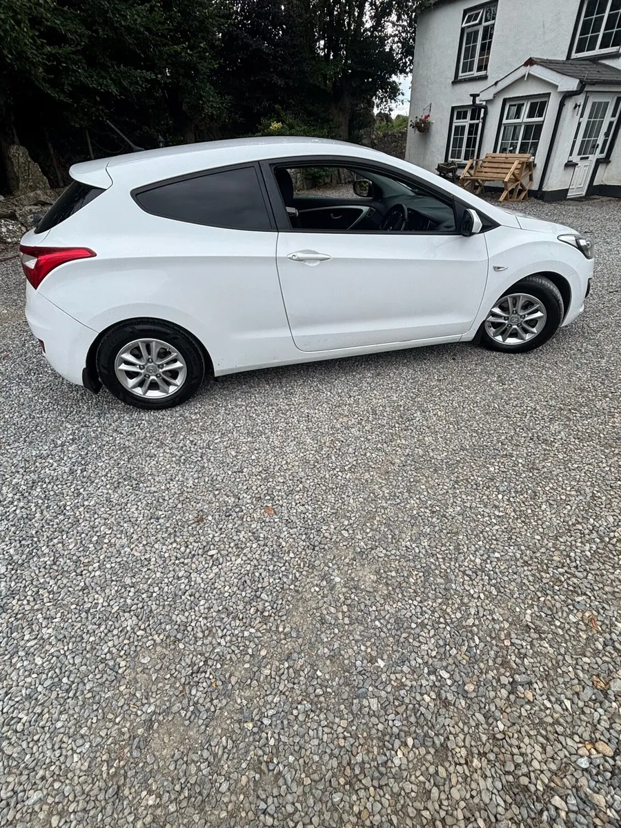 Hyundai I30 Van - Image 1