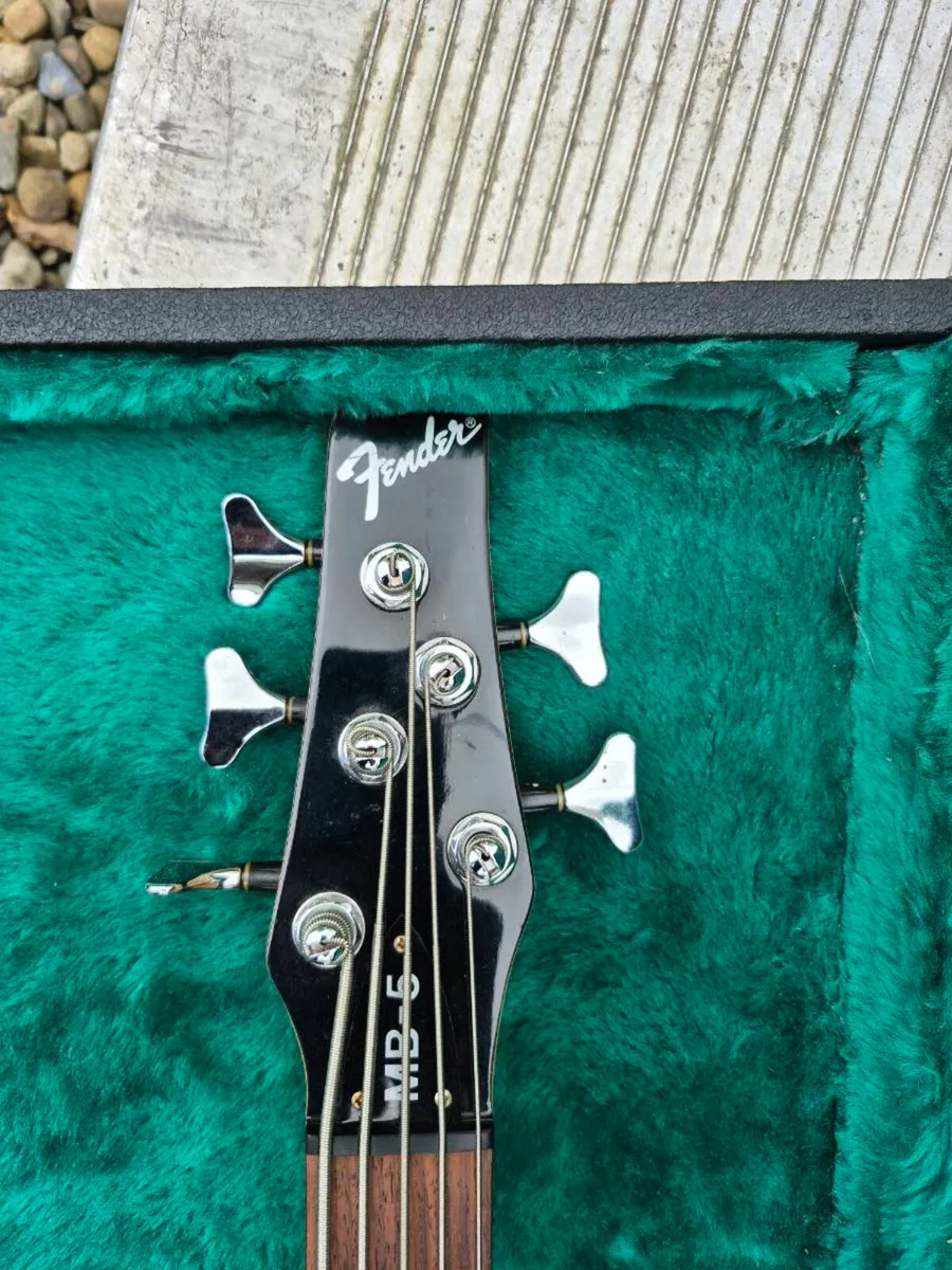 Fender bass - Image 3