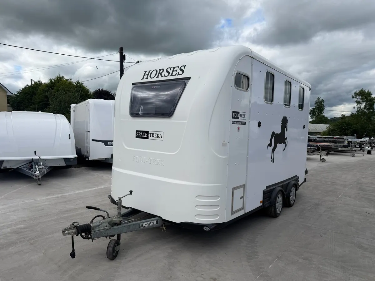 Equi Trek Space Treka Horse Box - Image 1