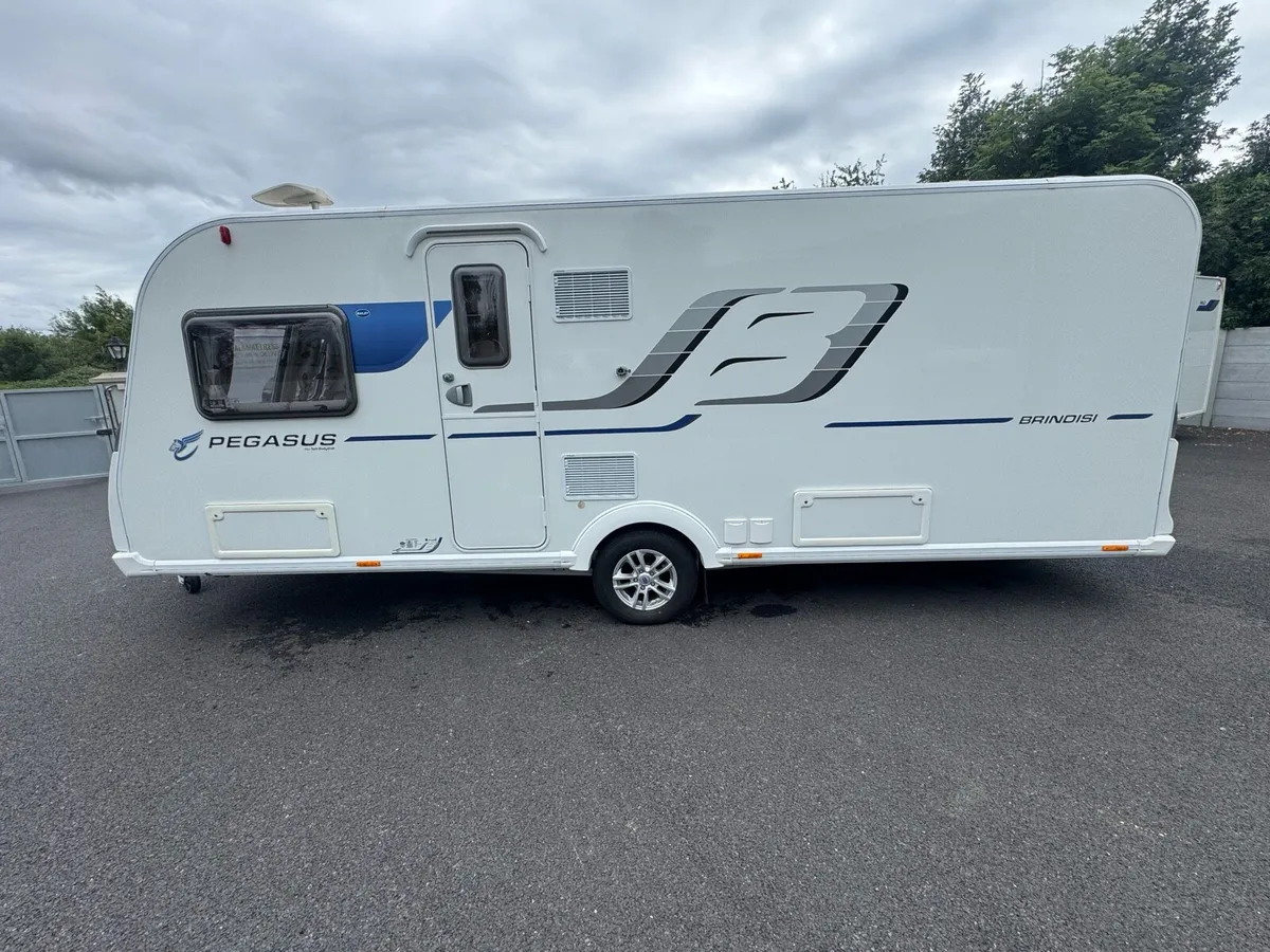 2017 Bailey Pegasus Brindisi - fixed Island - Bed - Image 3