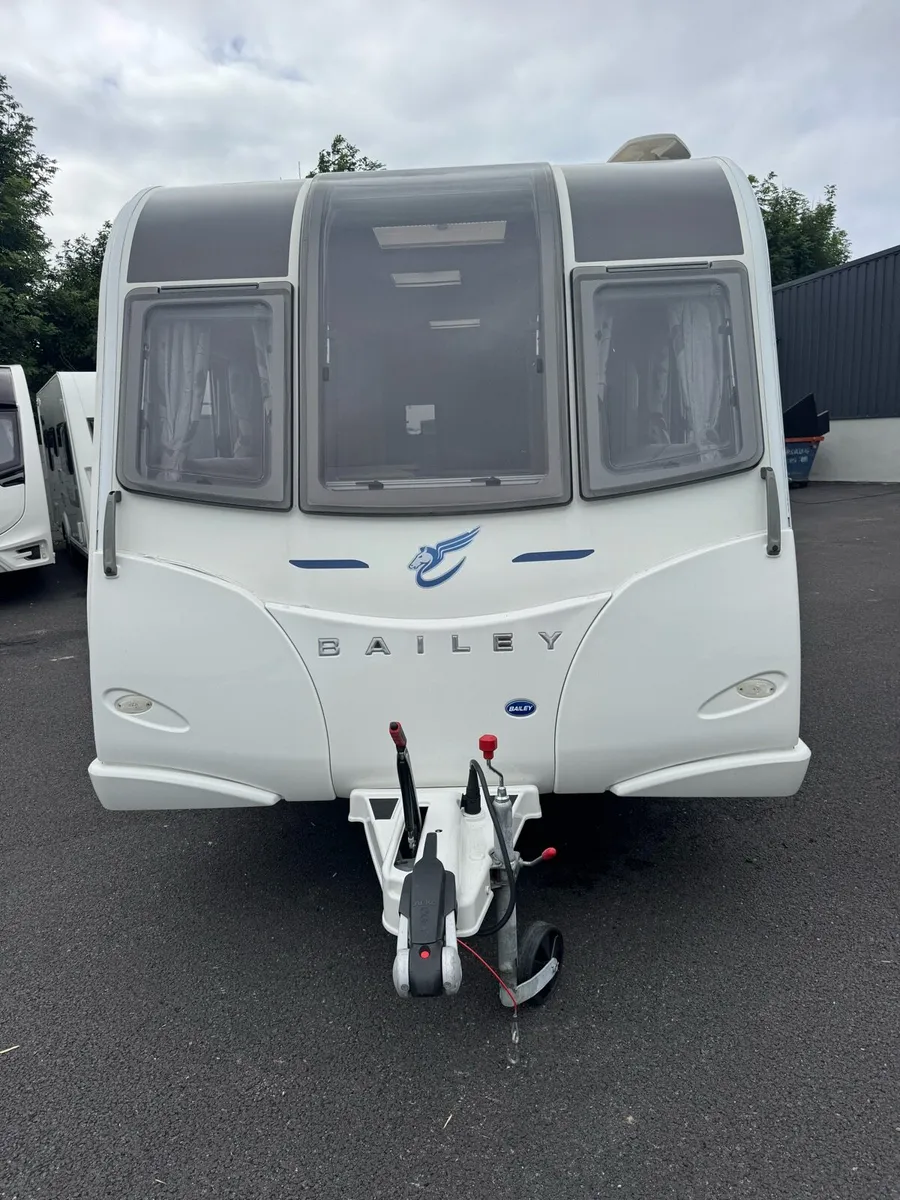 2017 Bailey Pegasus Brindisi - fixed Island - Bed - Image 2