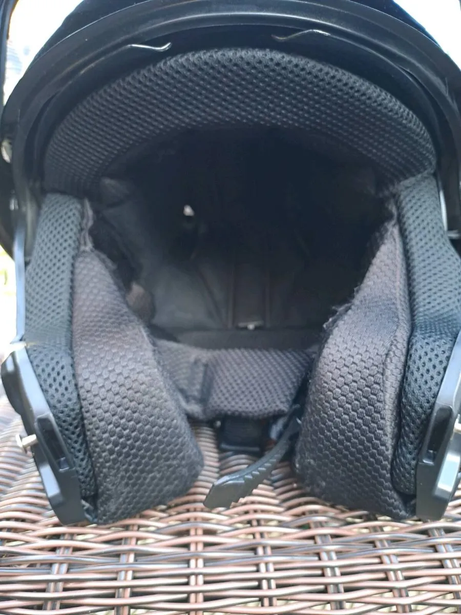 Motorcycle helmet - Image 3