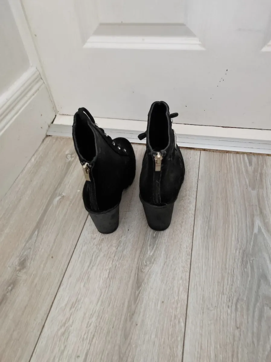 Shoes - Image 3