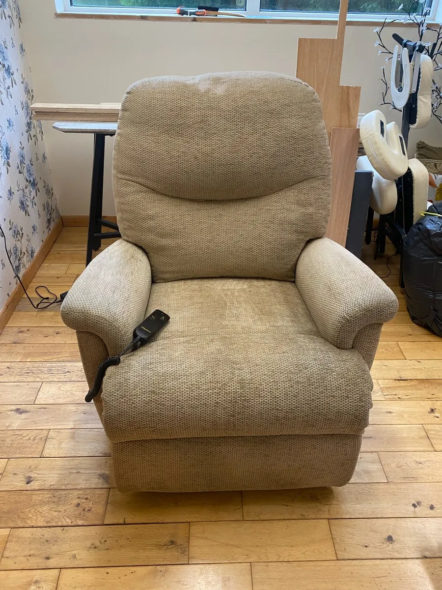 Sherborne Electric Rise & Recline Chair - Image 2