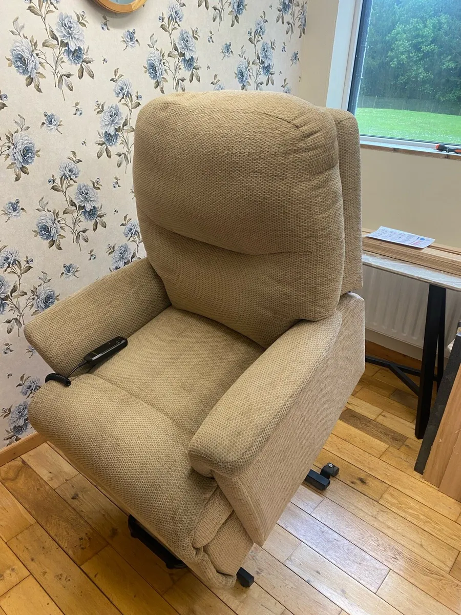 Sherborne Electric Rise & Recline Chair - Image 3