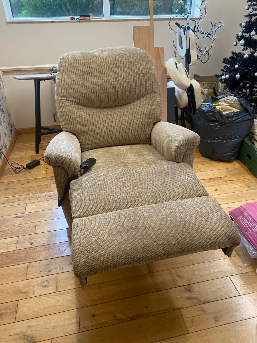 Sherborne Electric Rise & Recline Chair - Image 4