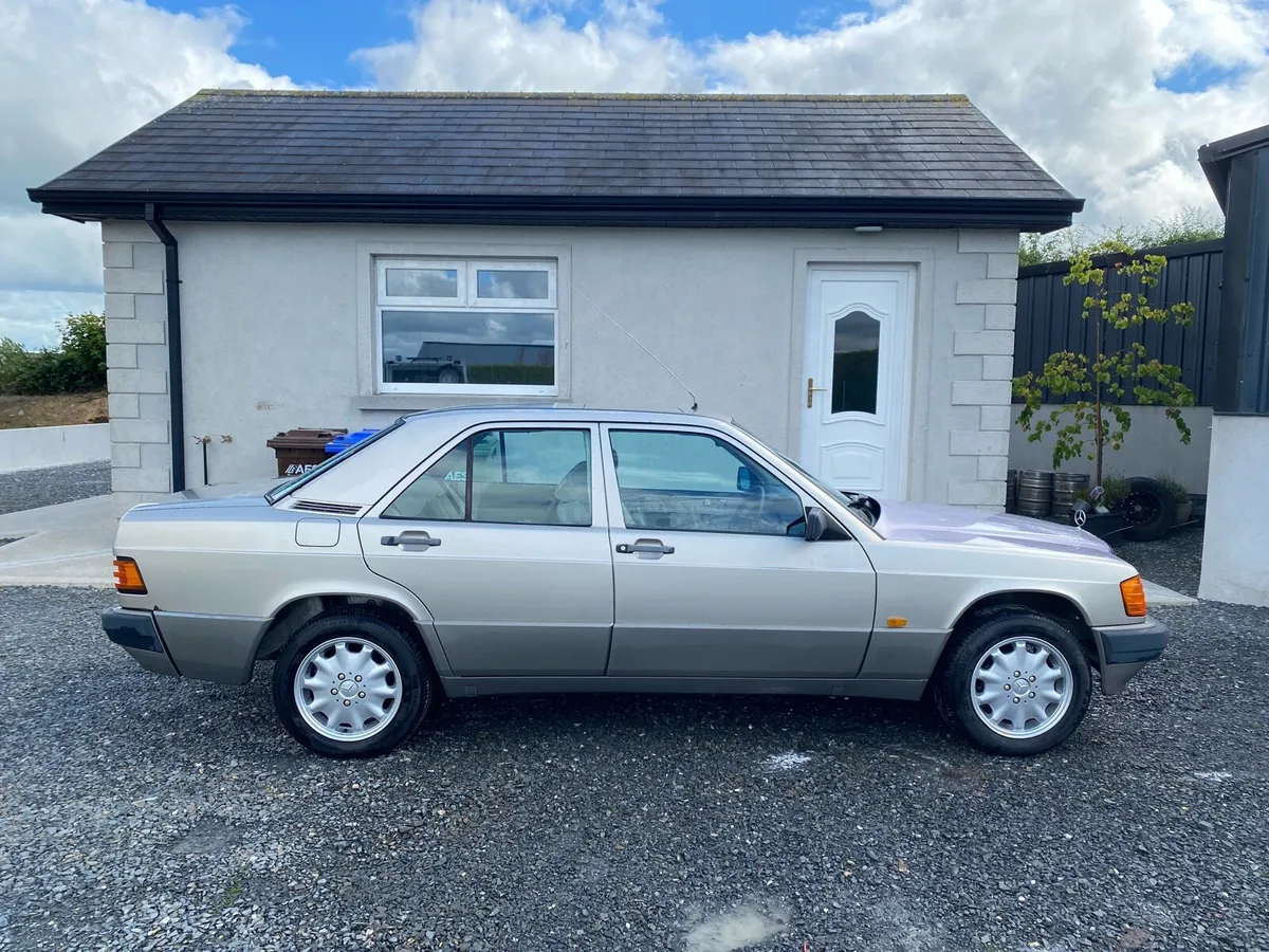 Mercedes 190E 1989 - Image 2