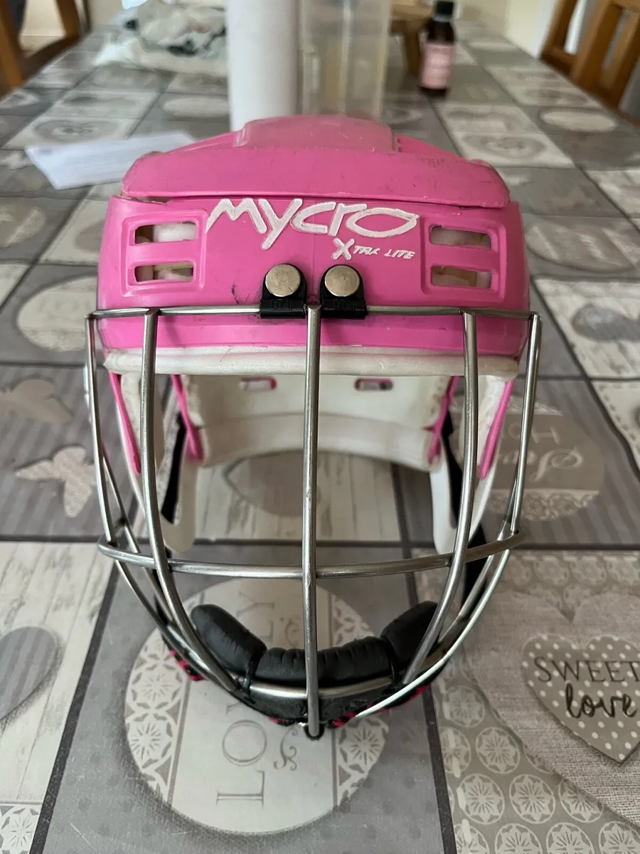 Hurling helmet - Image 3