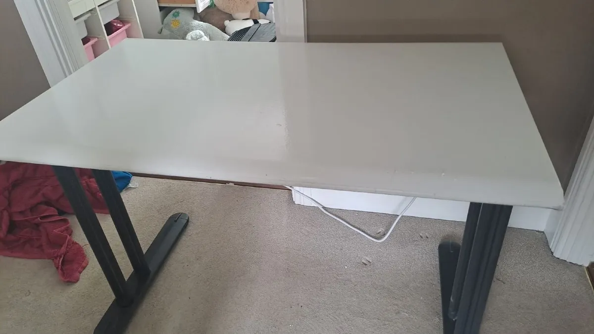 Desk for sale - Image 1