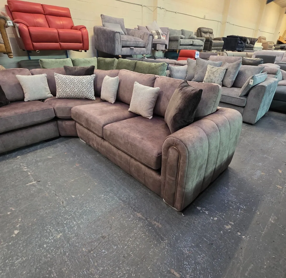 Amara brown fabric corner sofa - Image 4