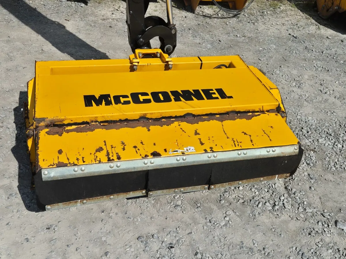 Mcconnel  PA6570T Hedgecutter - Image 3