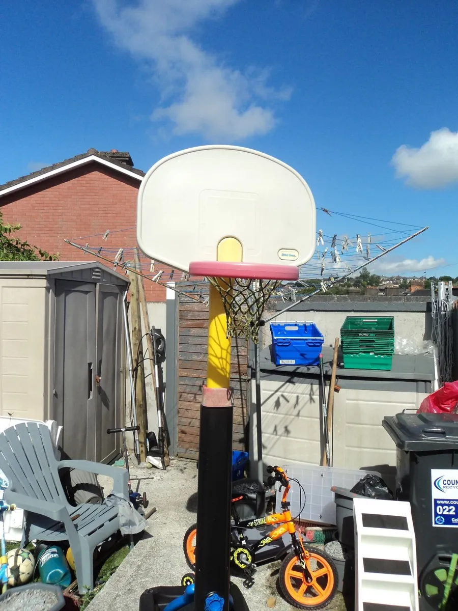 Little Tikes Junior Basketball stand - Image 1