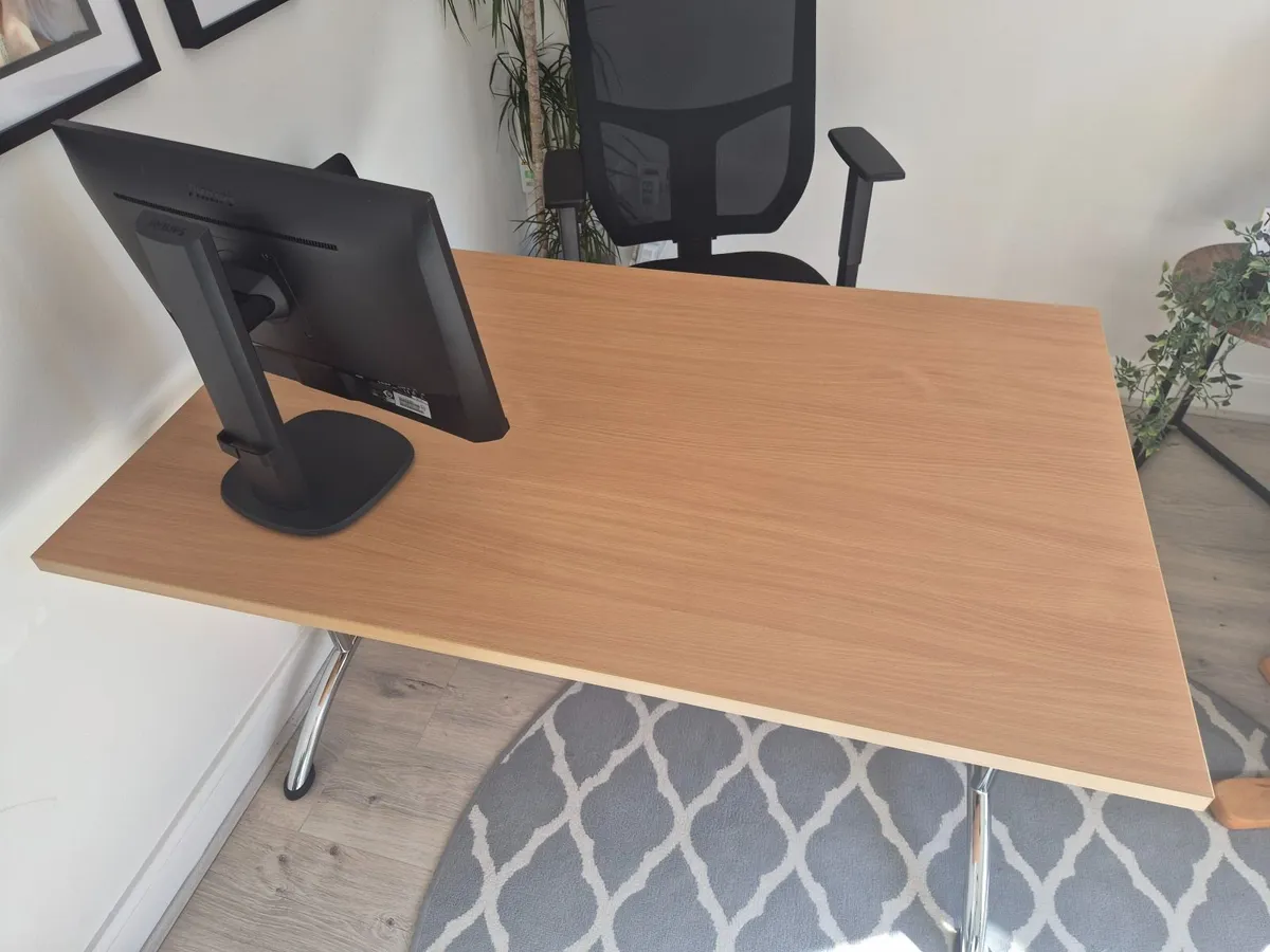 Desk and office chair - €60 - Image 1