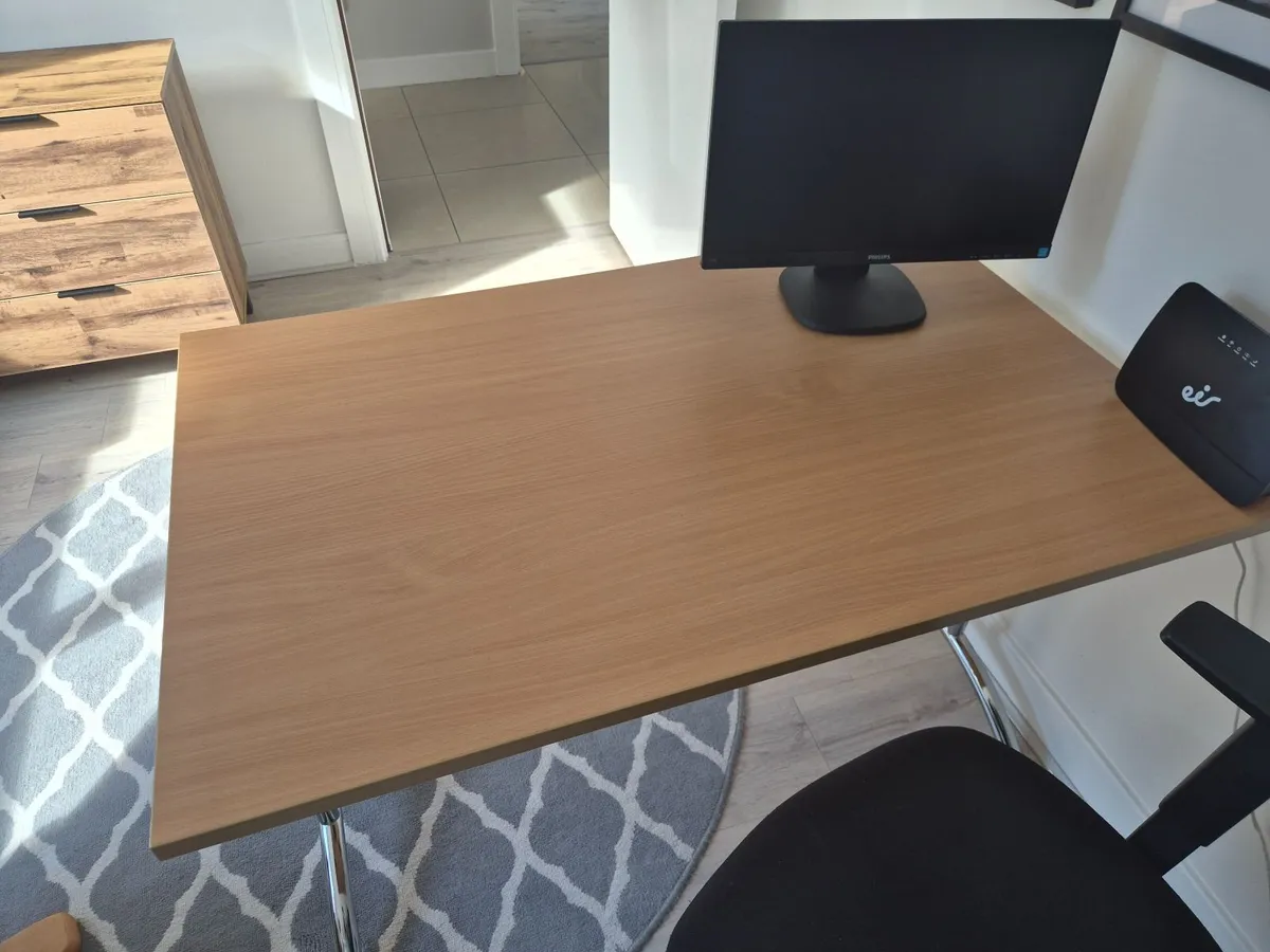Desk and office chair - €60 - Image 2