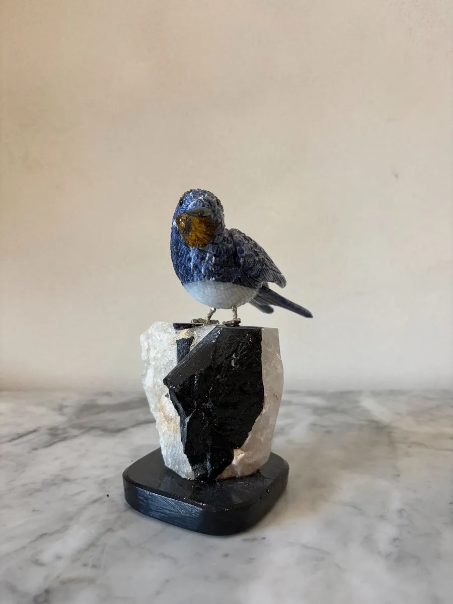 🪶 Hand-Carved Gemstone Swallow - Image 2