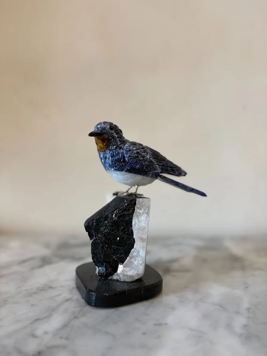 🪶 Hand-Carved Gemstone Swallow - Image 1