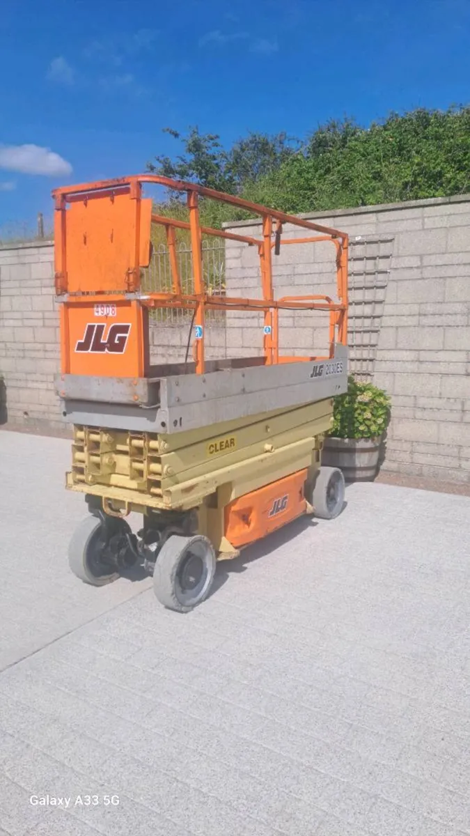 JLG 2030E scissors lift.(Spares or repairs ) - Image 1