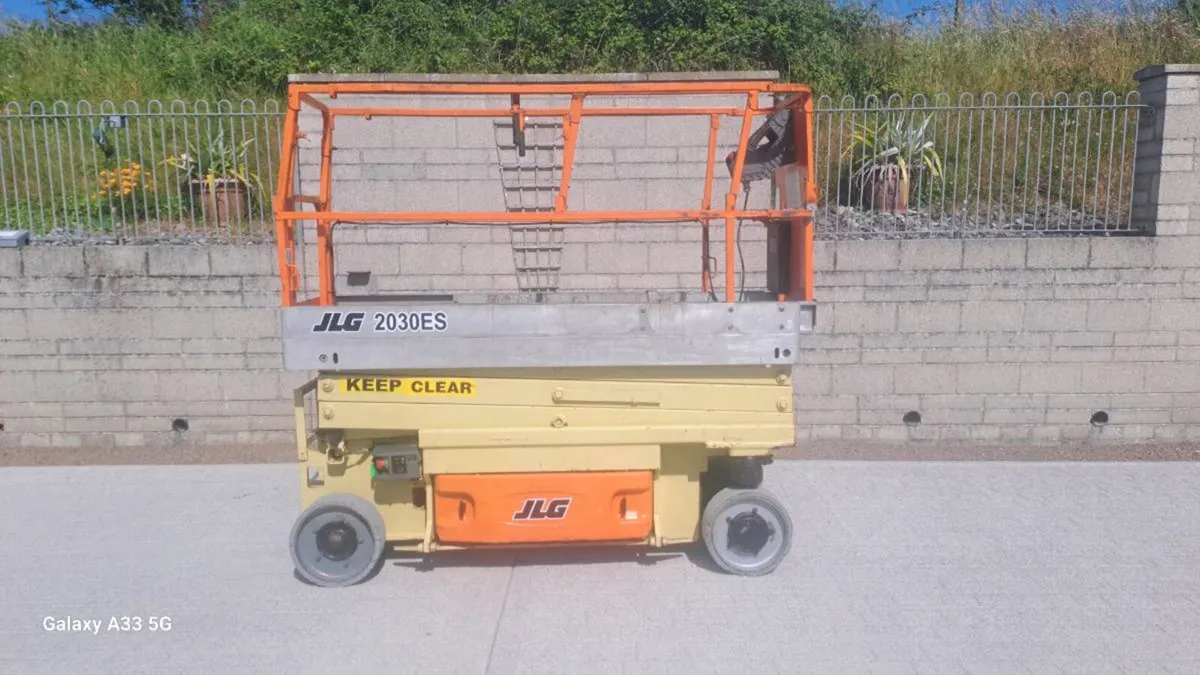 JLG 2030E scissors lift.(Spares or repairs ) - Image 2