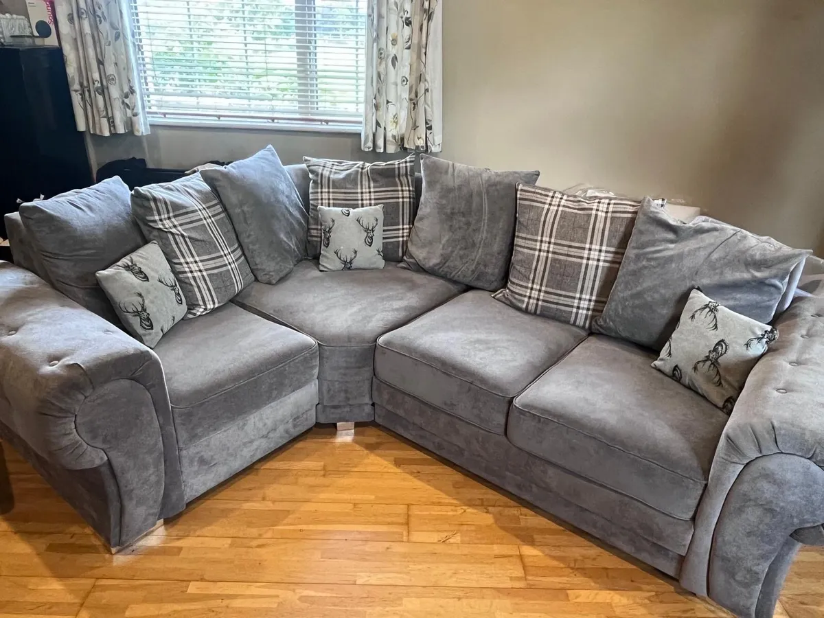 Couch - Image 2
