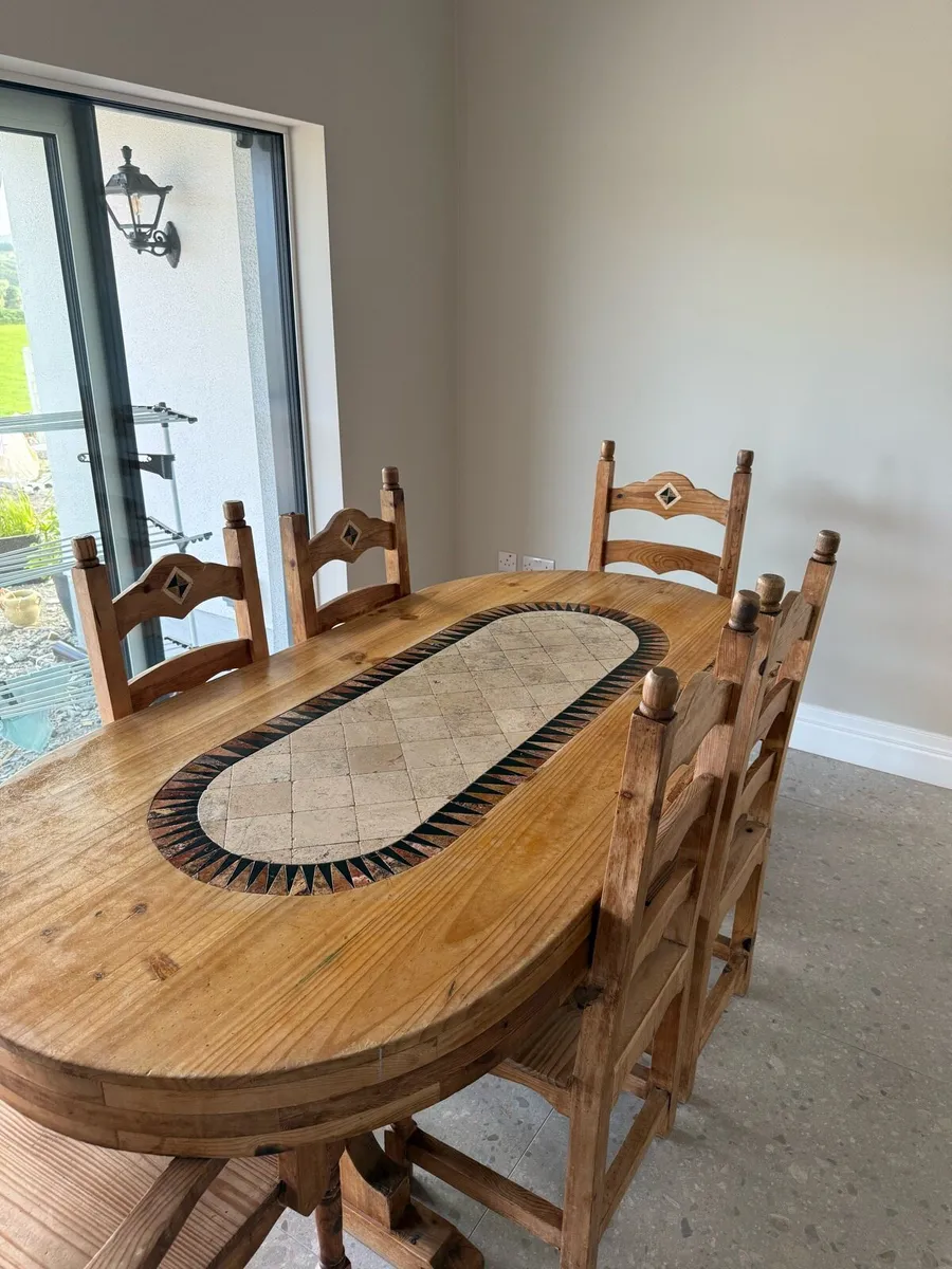 Table set - Image 1