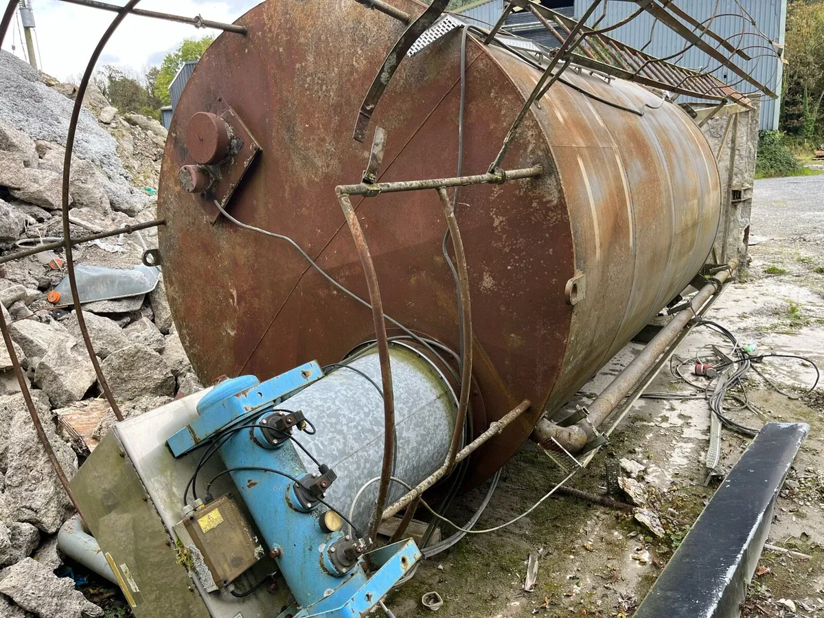 Concrete mixer - Image 4