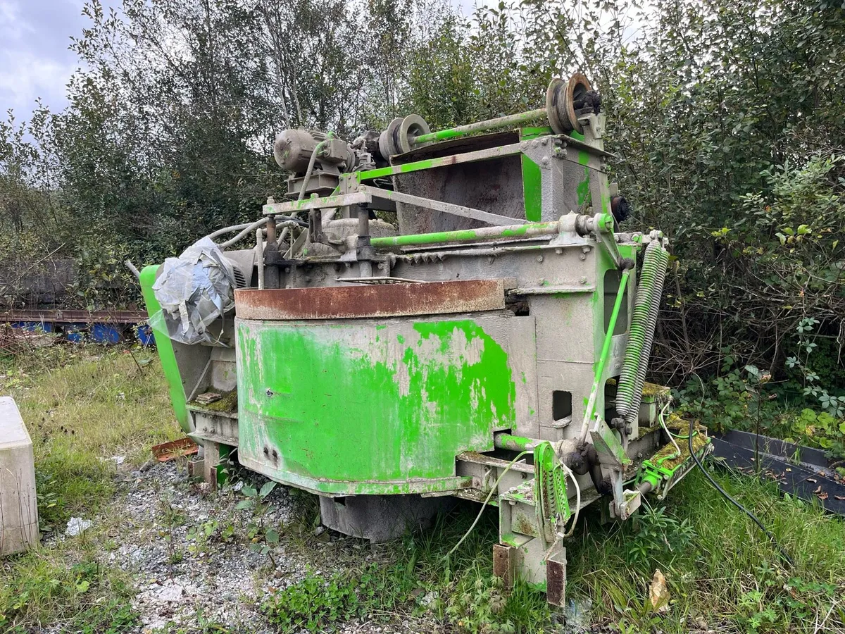 Concrete mixer - Image 1