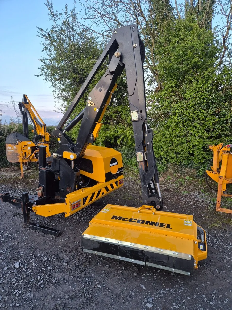 Mcconnel PA6575T Hedgecutter - Image 1
