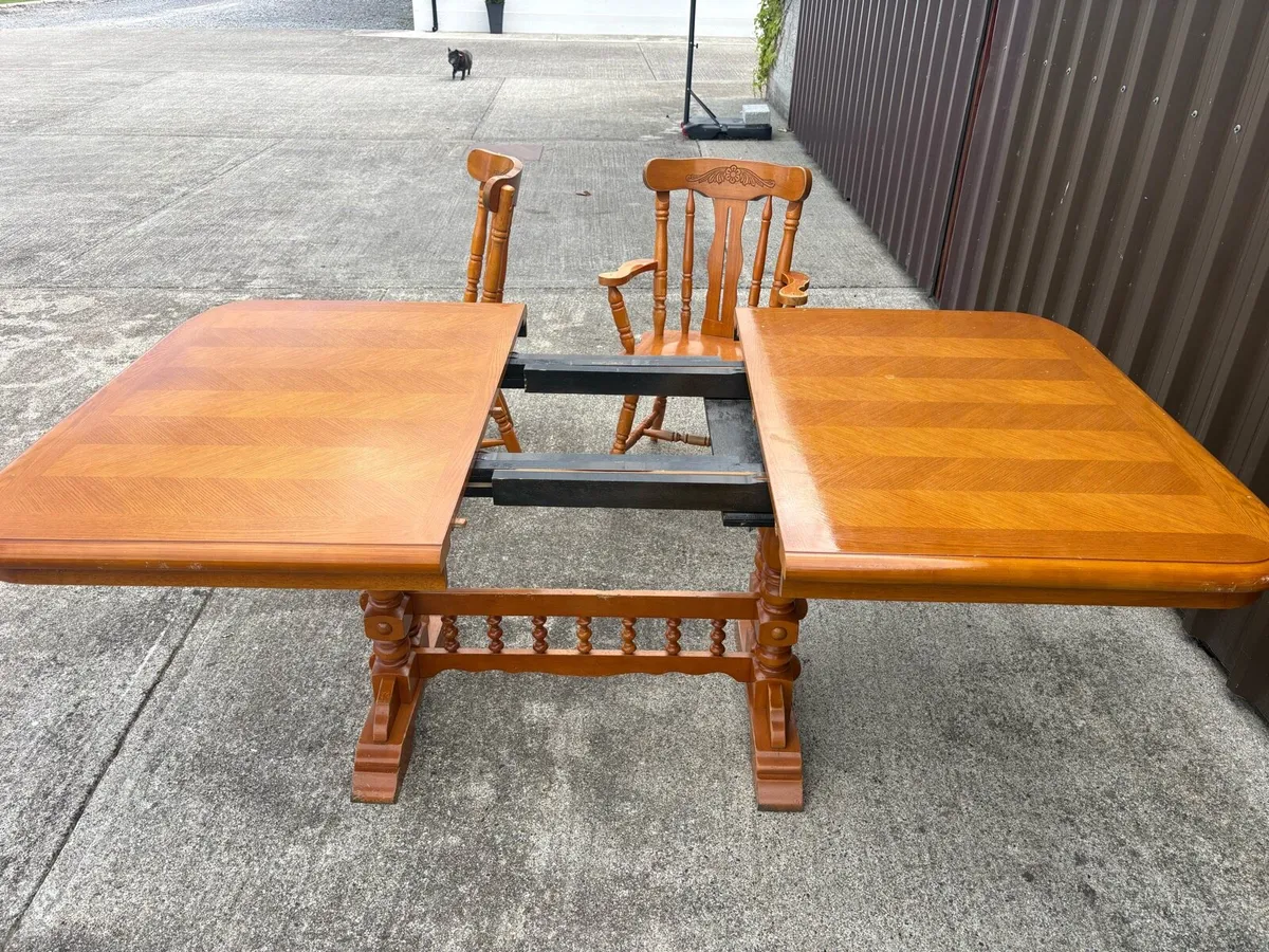 Used dinning table and chairs - Image 2
