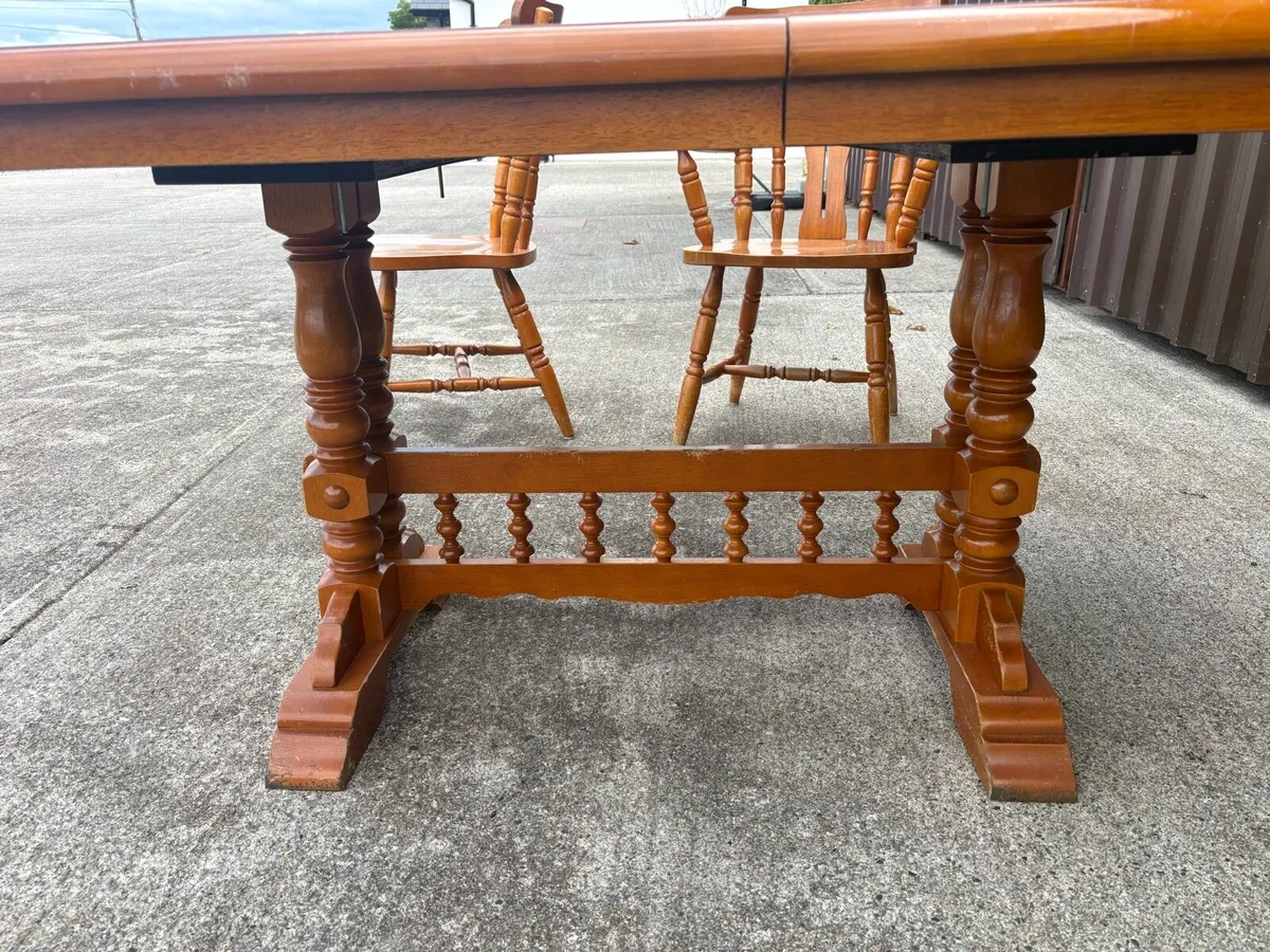 Used dinning table and chairs - Image 4