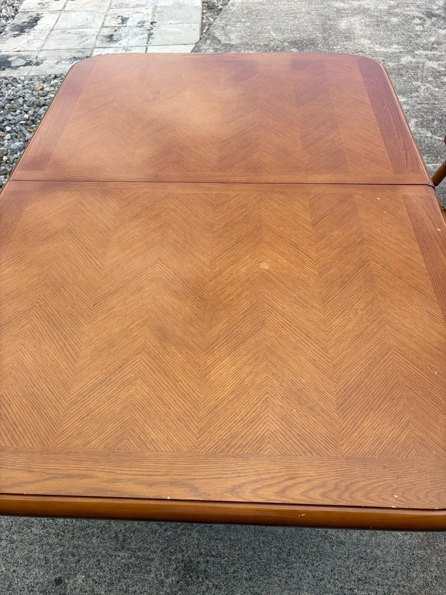 Used dinning table and chairs - Image 3