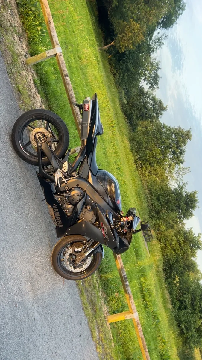 YAMAHA YZF R1 2006 - Image 3