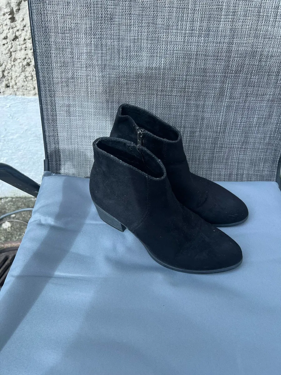Ladies boots size 4 €15 - Image 1