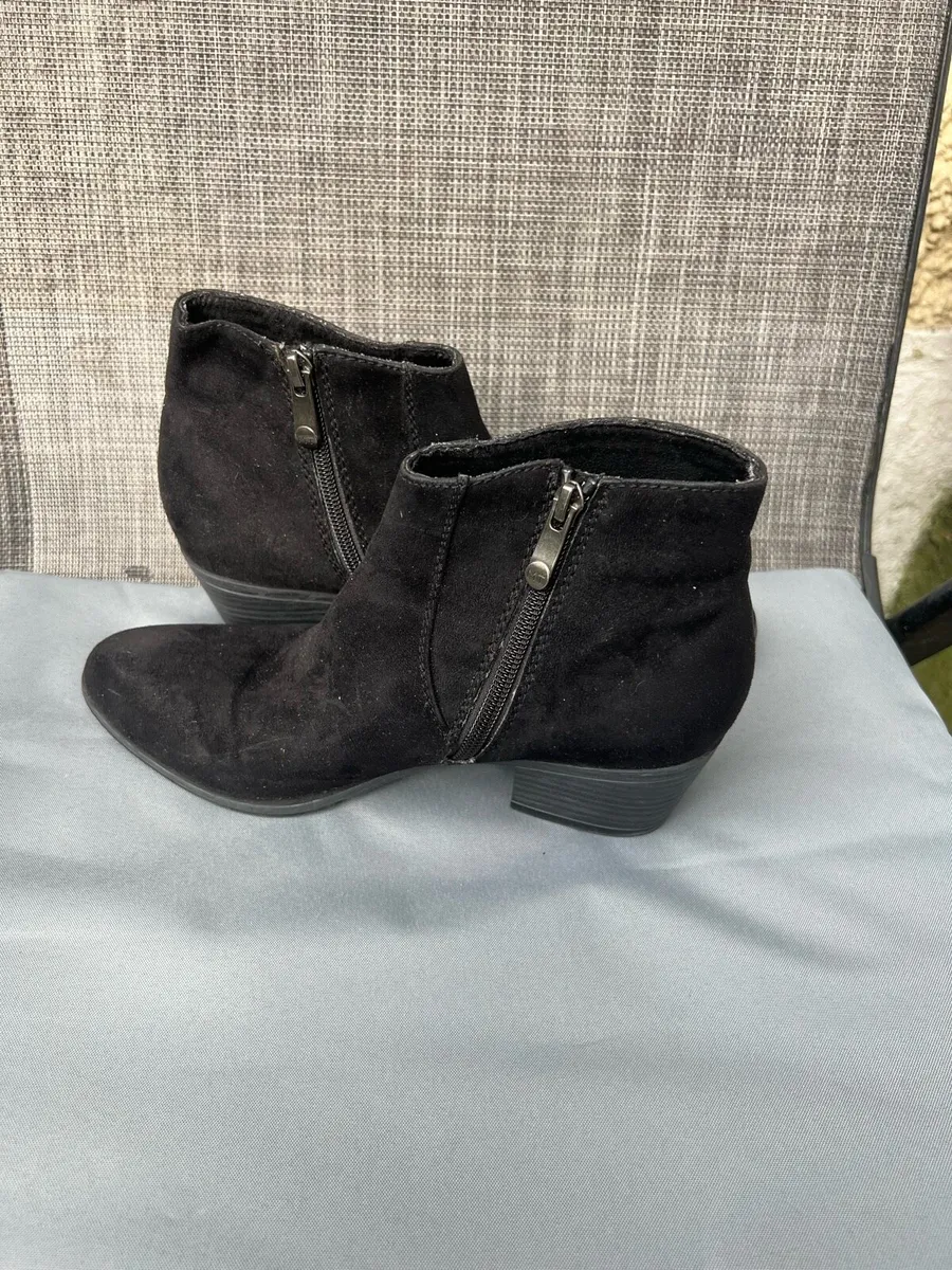 Ladies boots size 4 €15 - Image 2