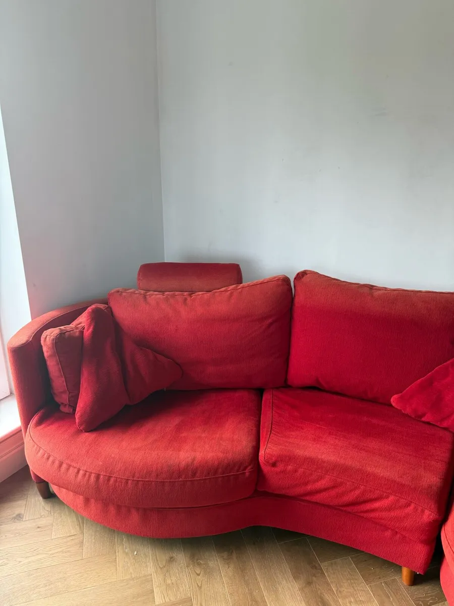 Red Fama couch - Image 1