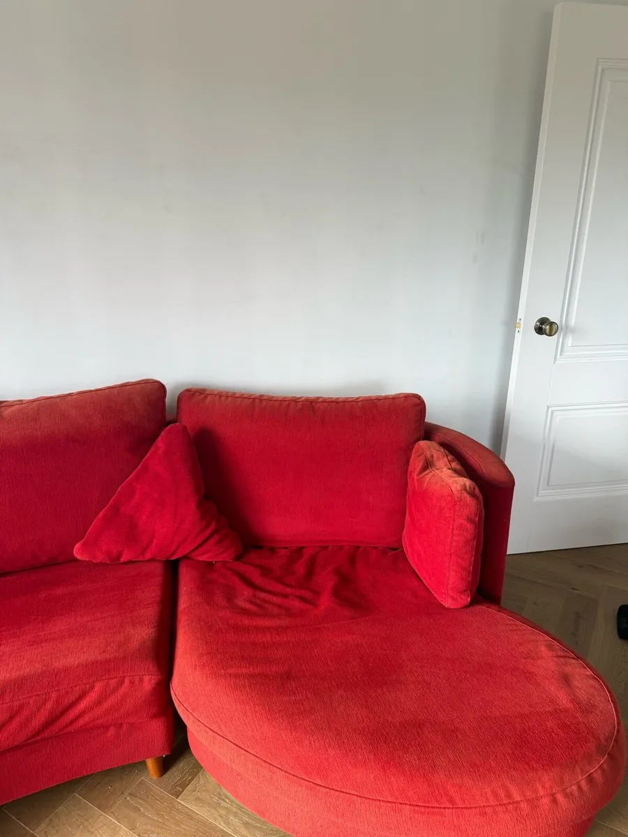 Red Fama couch - Image 2