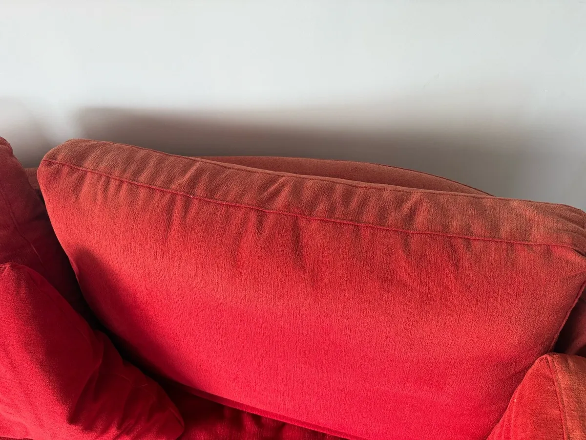 Red Fama couch - Image 3