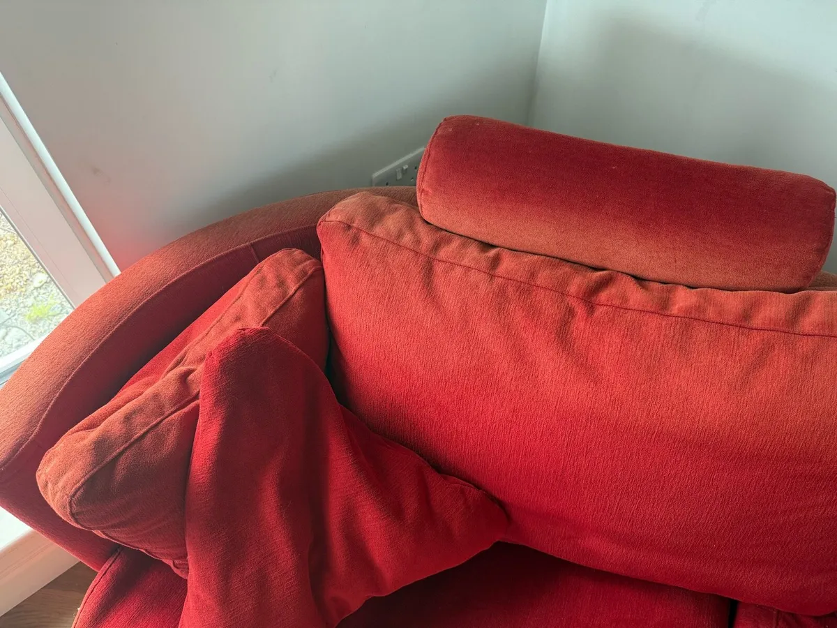 Red Fama couch - Image 4