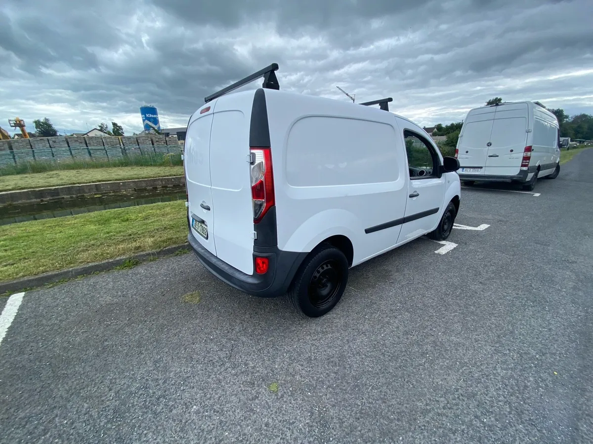 Van - Image 2
