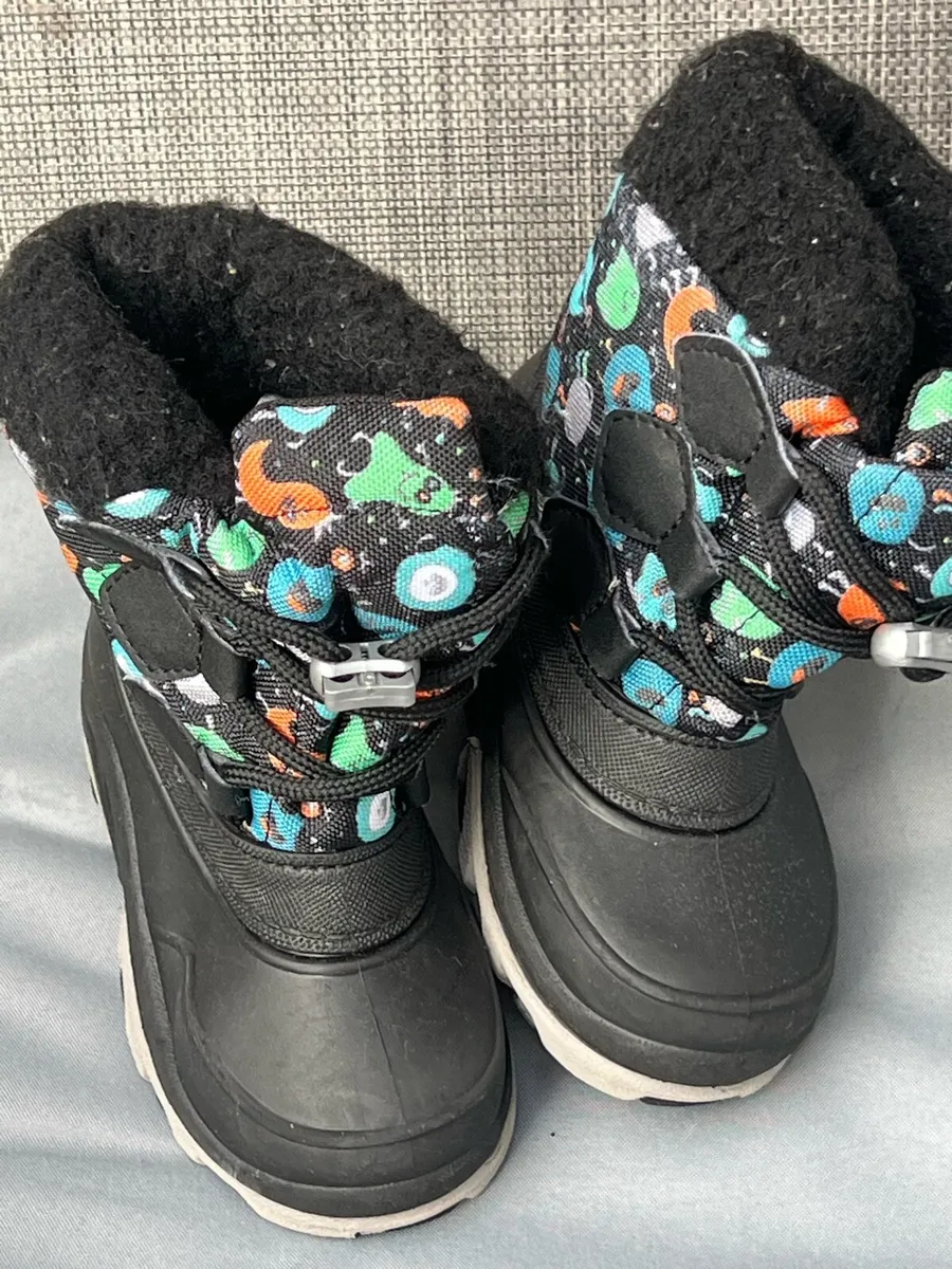 Boys winter boots size 22/23 €5 - Image 1