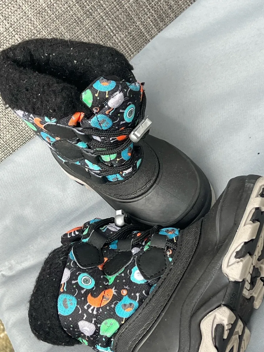 Boys winter boots size 22/23 €5 - Image 2
