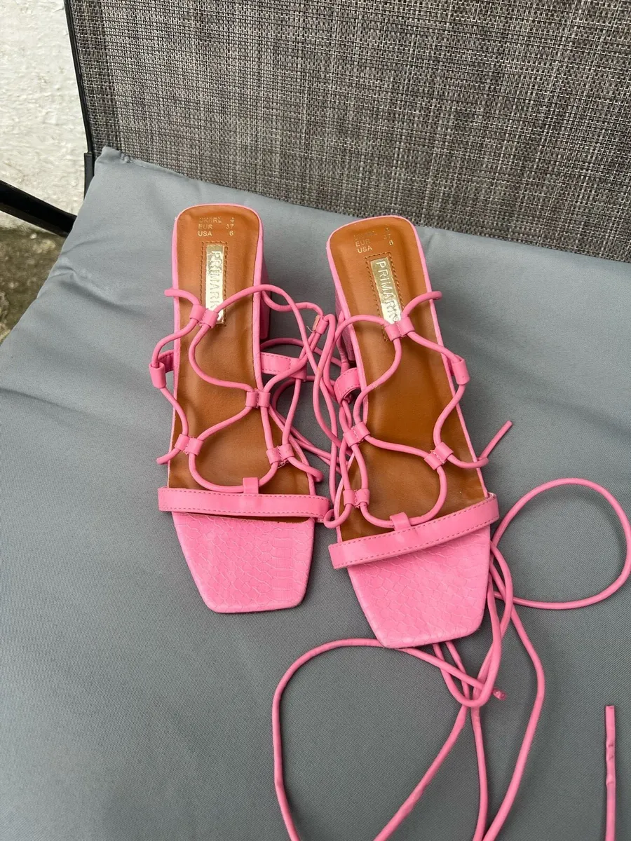 Ladies stunning shoes size 4 €8 - Image 1