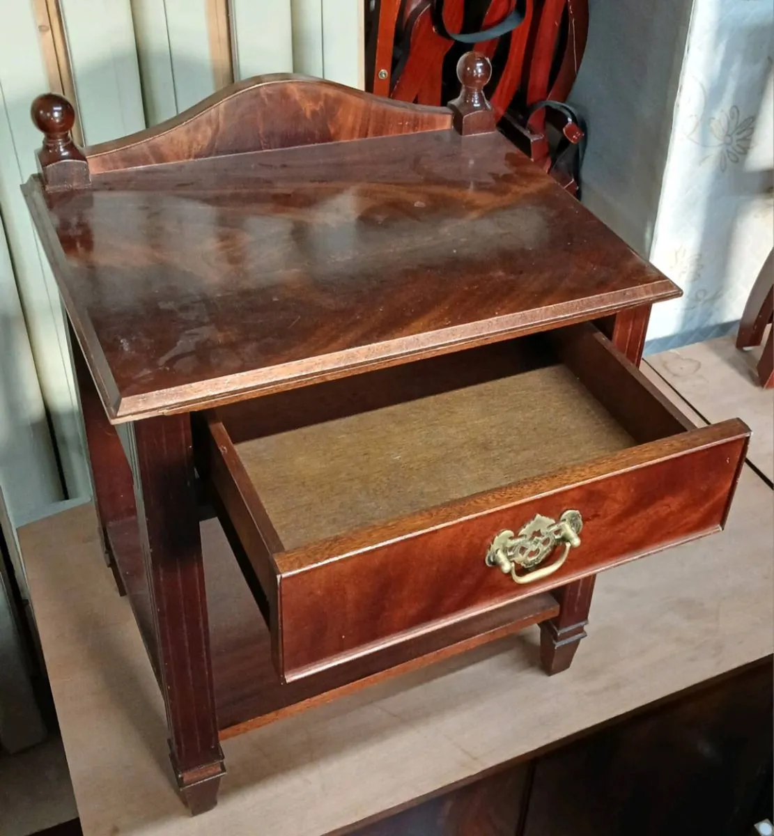 Dressing tables , hallway table, wardrobes, locker - Image 2