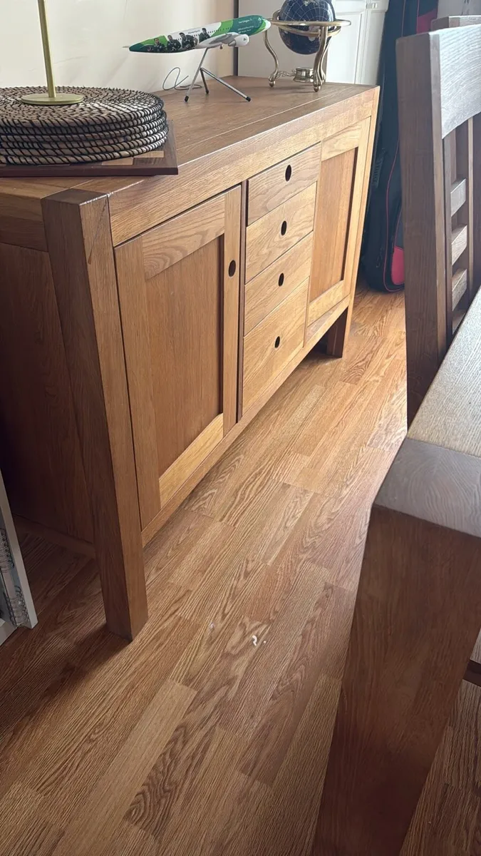Oak Dining room Table and sideboard - Image 3
