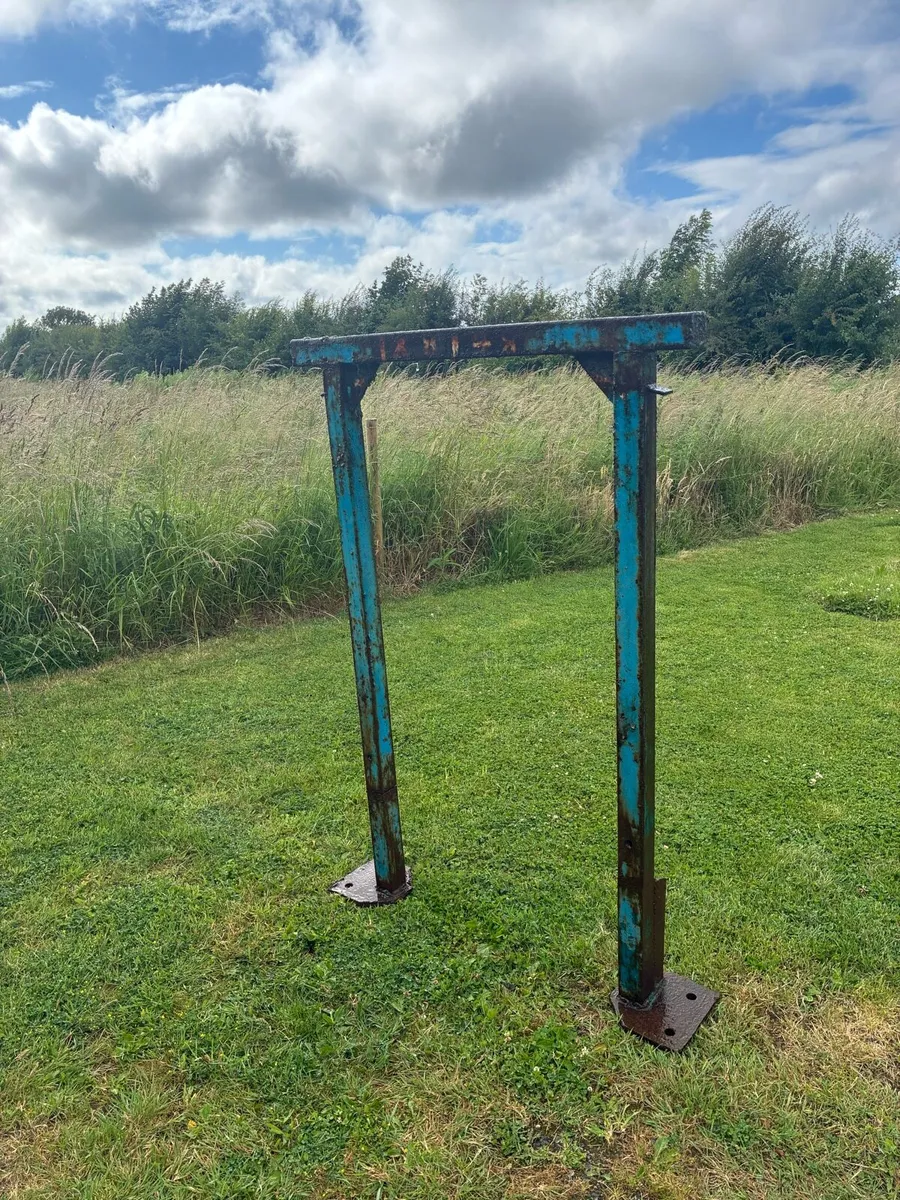 Tractor roll bar - Image 1