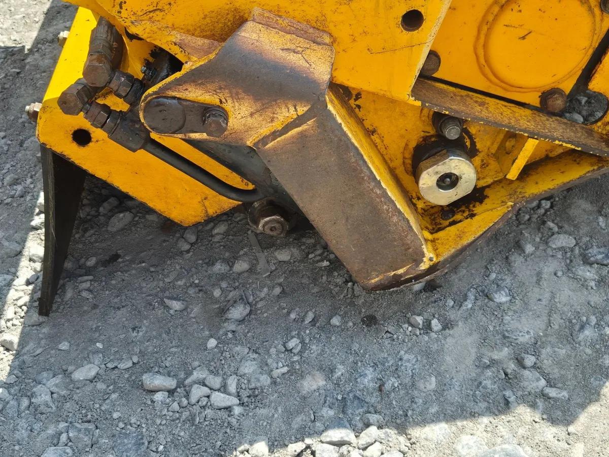 Mcconnel PA65T Hedgecutter - Image 4