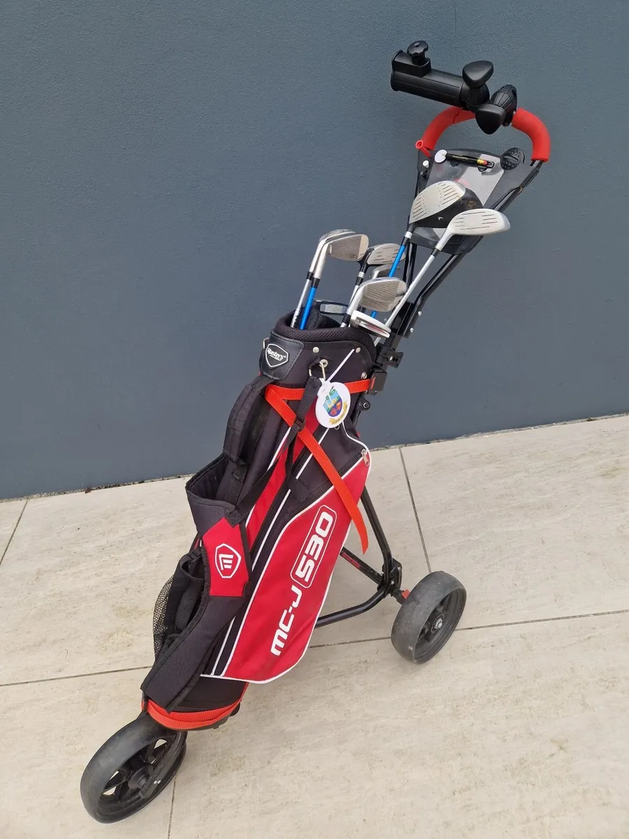 Junior Golf club set with extra clubs &accessories - Image 3