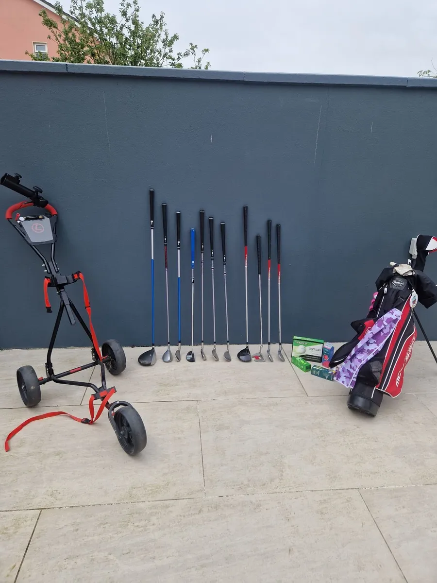 Junior Golf club set with extra clubs &accessories - Image 1